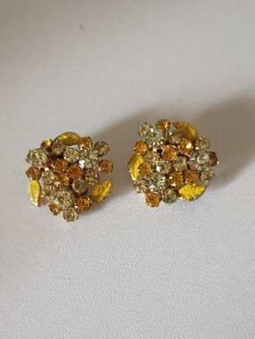 Weiss NY Earrings Amber Brown Rhinestones Dark Leaves Clip On Vintage Gold Tone